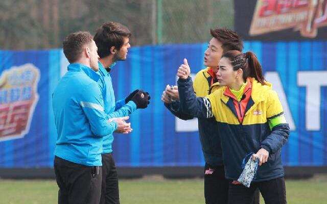 《来吧冠军》第10期：欧文卡卡上演百步穿杨 林更新迷弟上身