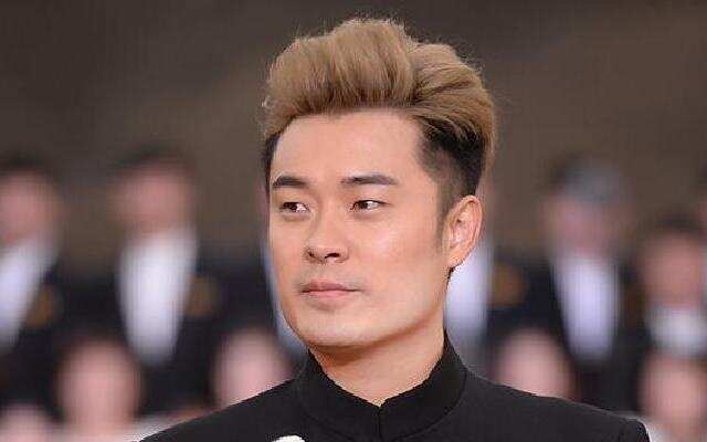 奔跑团为合唱做最后排练