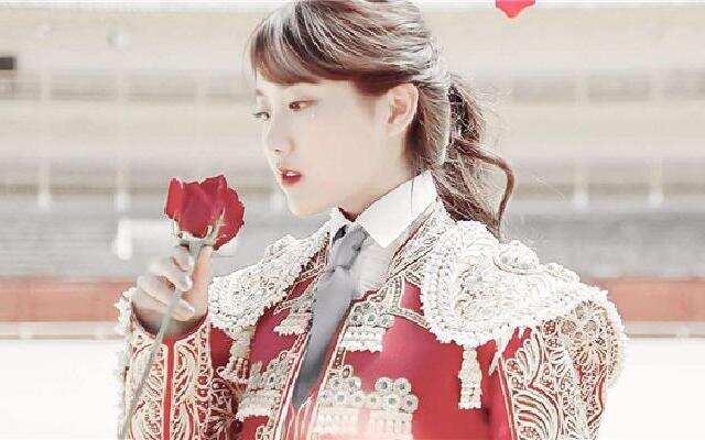 SNH48李艺彤化身冰雪公主  