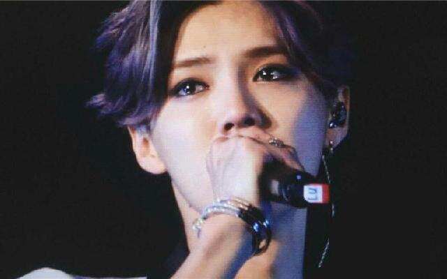 蓝朋友报到#昨晚,#鹿晗reloaded演唱. 来自中国蓝tv - 微博