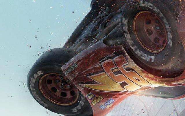 《赛车总动员3》"老司机"闪电麦昆惨烈翻车事故